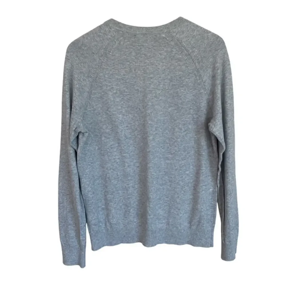 Banana Republic Light Gray V-Neck Lightweight Sweater - Medium